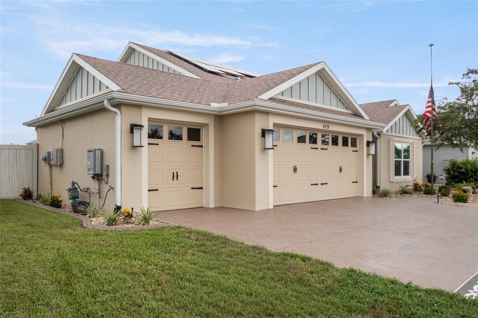 Driveway decorative painted and sidewalk - 4529 SAMANTHA CT, THE VILLAGES
