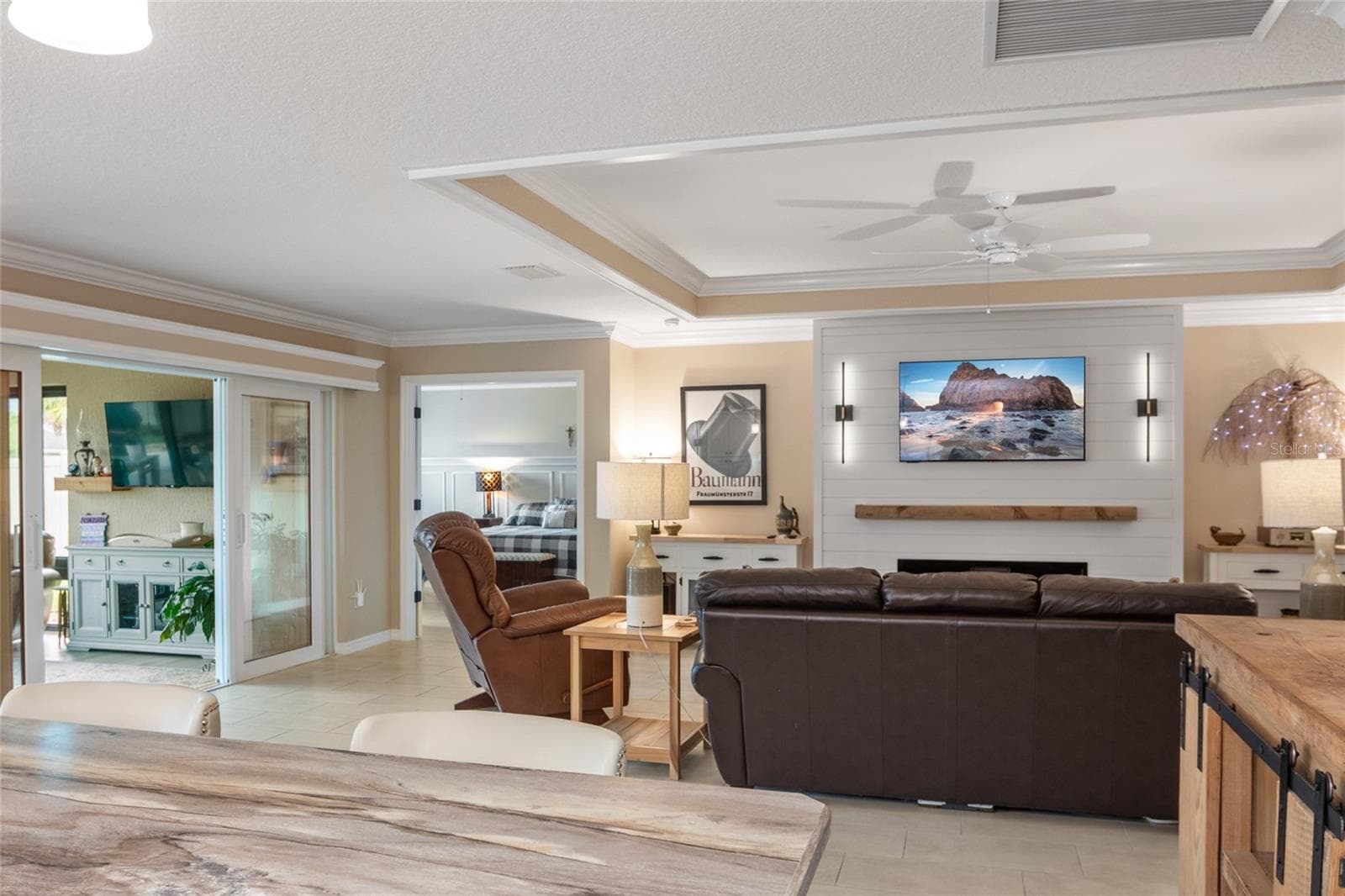 Window Cornice in the dining room and living room. - 4529 SAMANTHA CT, THE VILLAGES