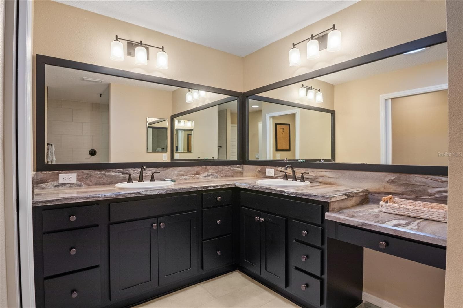 Split vanity with dual sinks.  Separate make up vanity. - 4529 SAMANTHA CT, THE VILLAGES