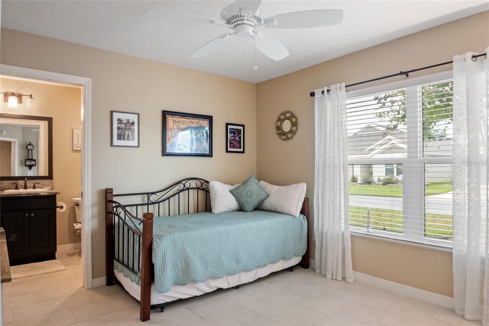 Guest bedroom with Jack N' Jill Bathroom - 4529 SAMANTHA CT, THE VILLAGES