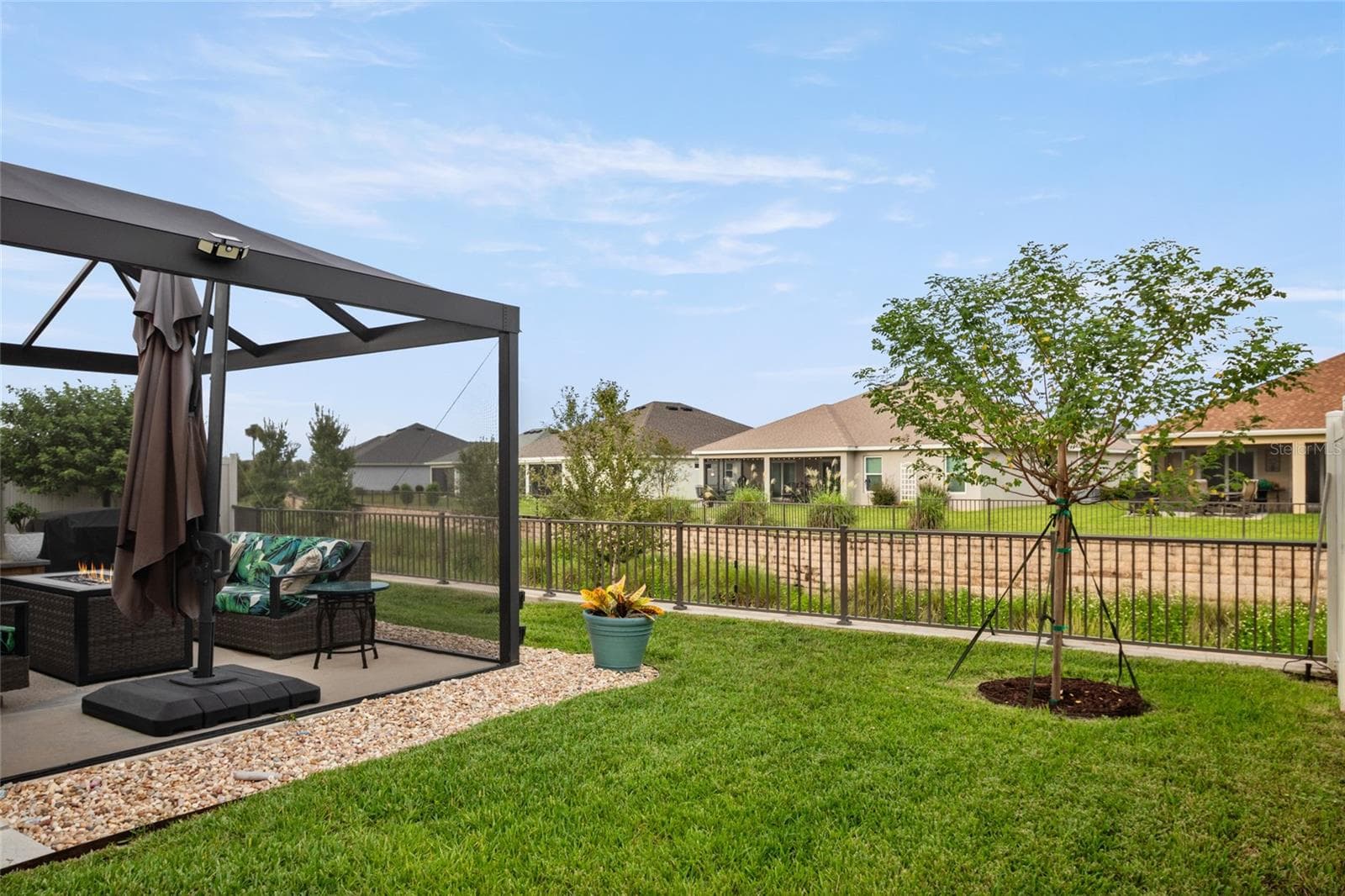 Looking out at the nature path and DeLuna walking trail. - 4529 SAMANTHA CT, THE VILLAGES