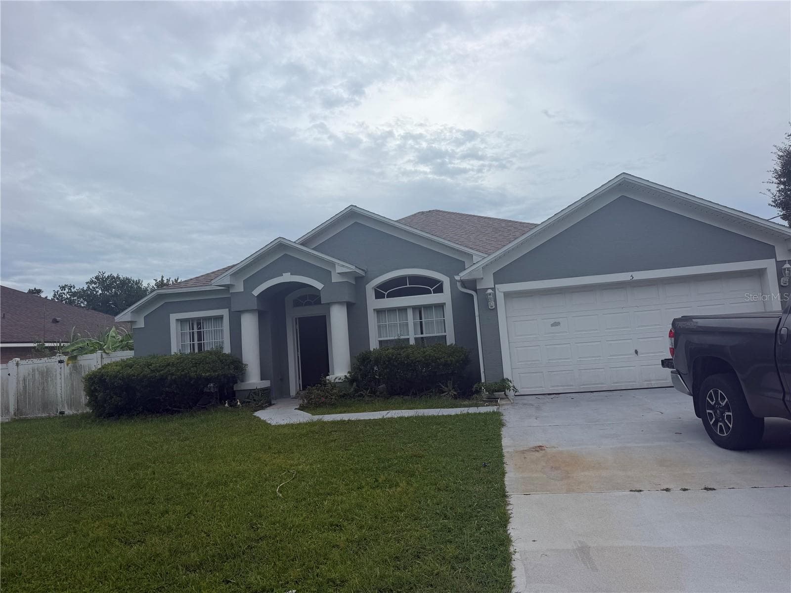 5 NE BISHOP LN