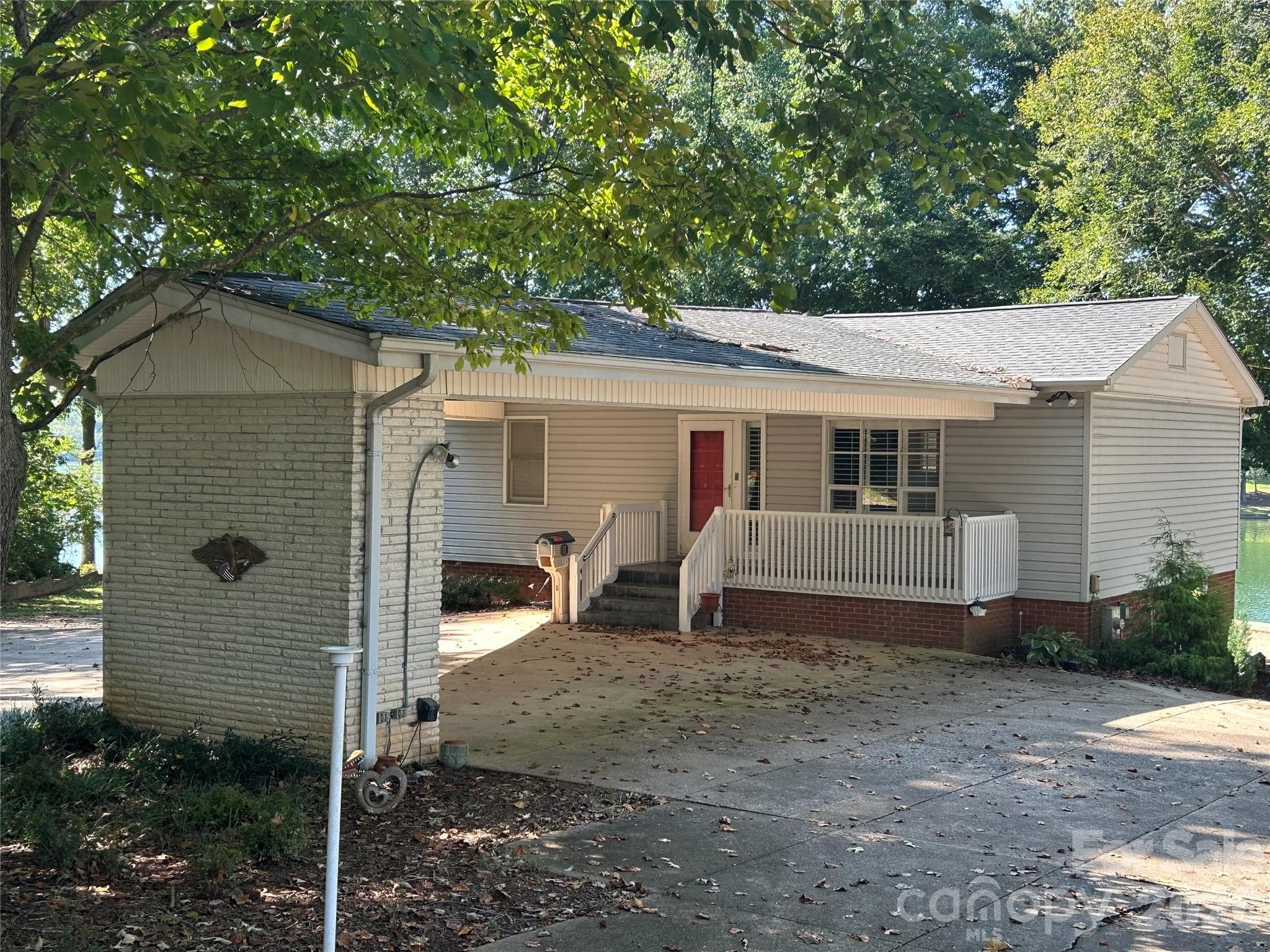 2214 Holly Lane