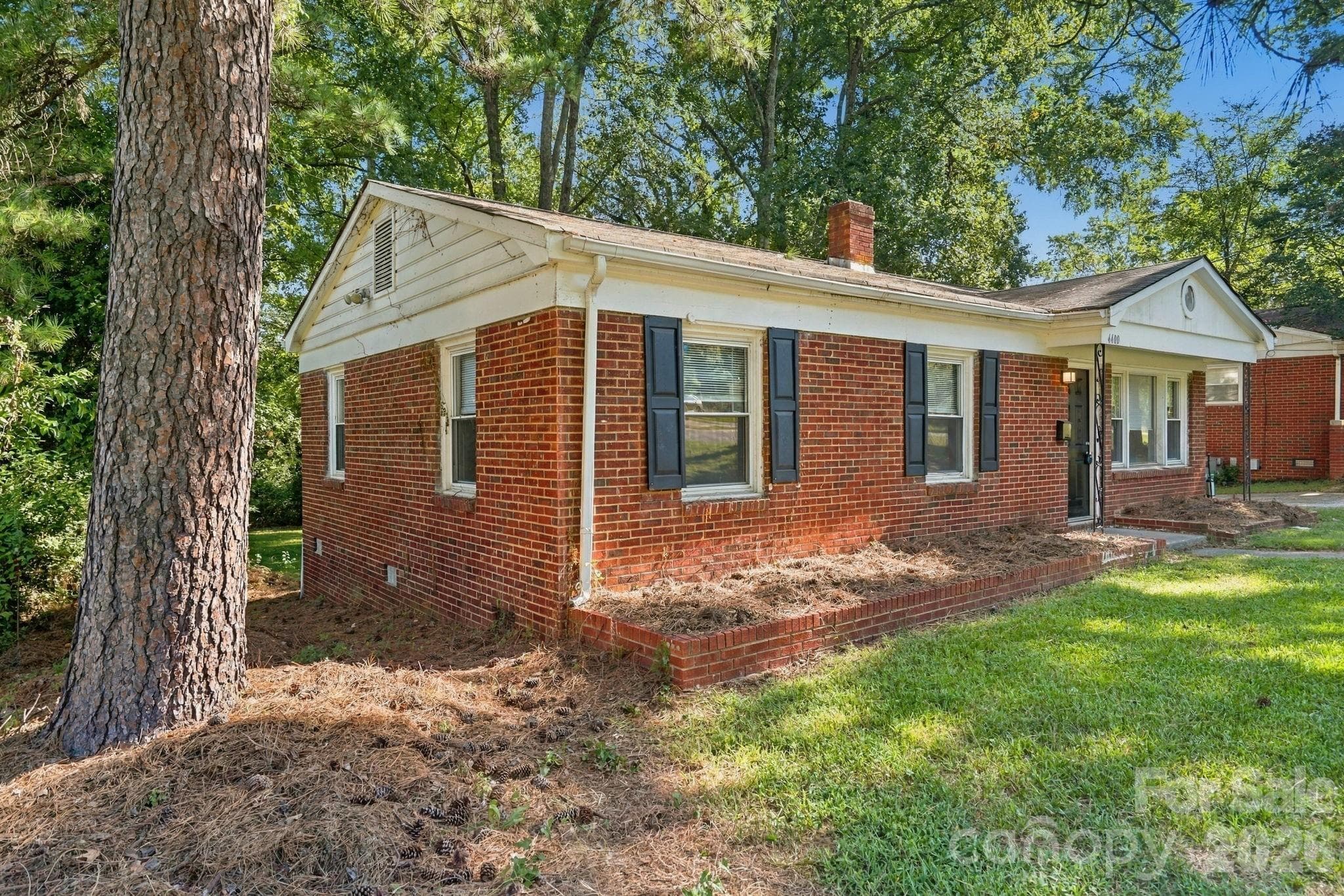 Single Family Residence at 4400 Welling Avenue, Charlotte, photo 3 of 35