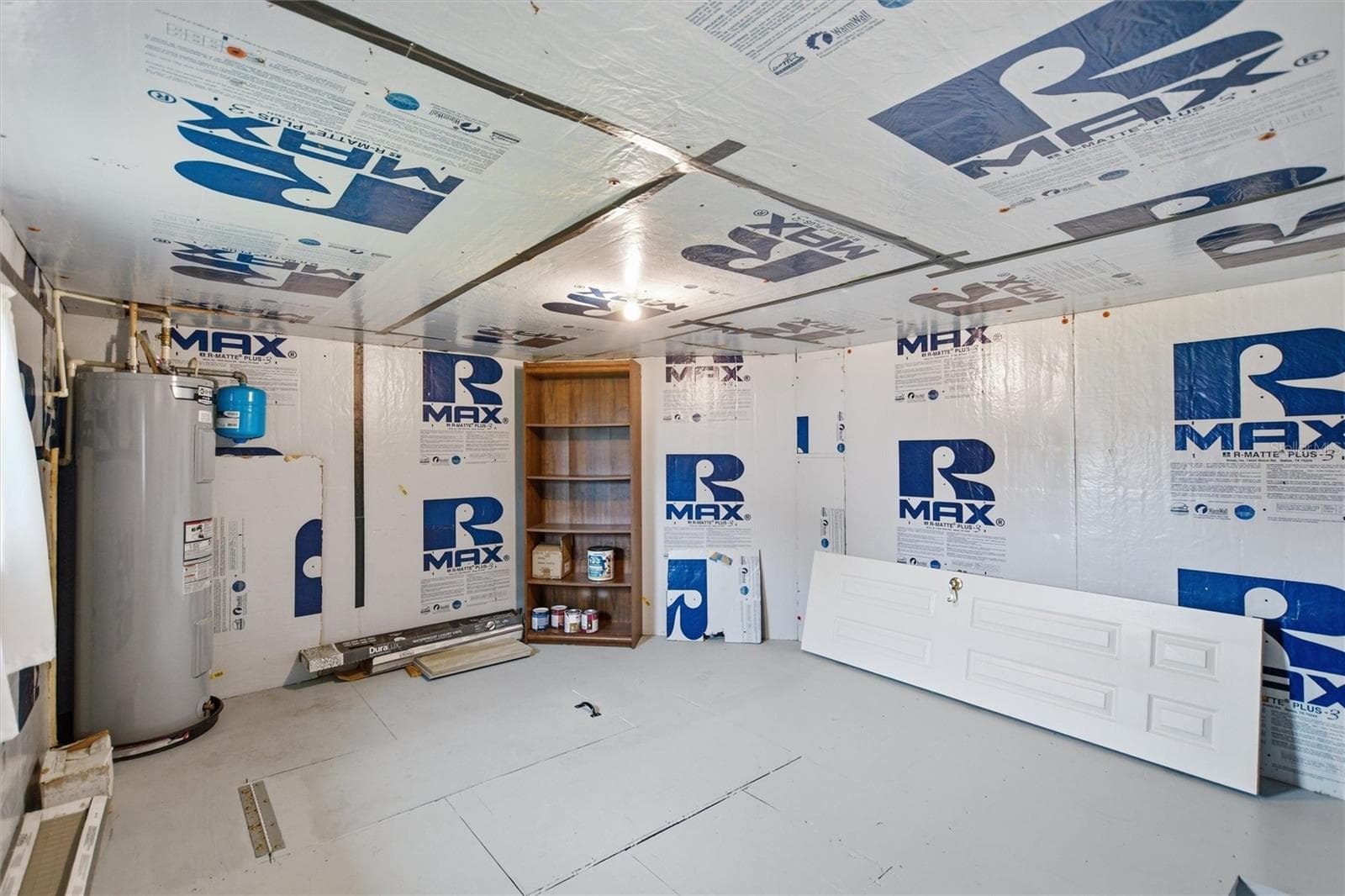 Storage room above laundry room - 1097 CARAVAN LOOP, POLK CITY