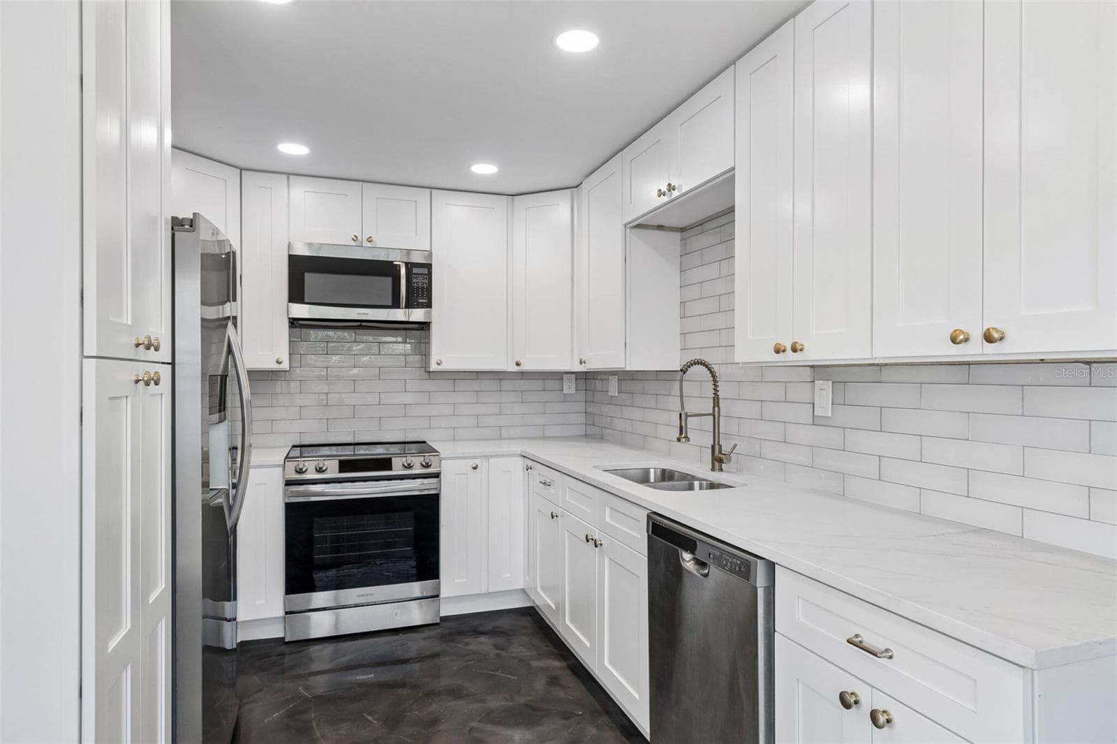 Single Family Residence at 4125 GROVE, ST PETERSBURG, photo 2 of 33