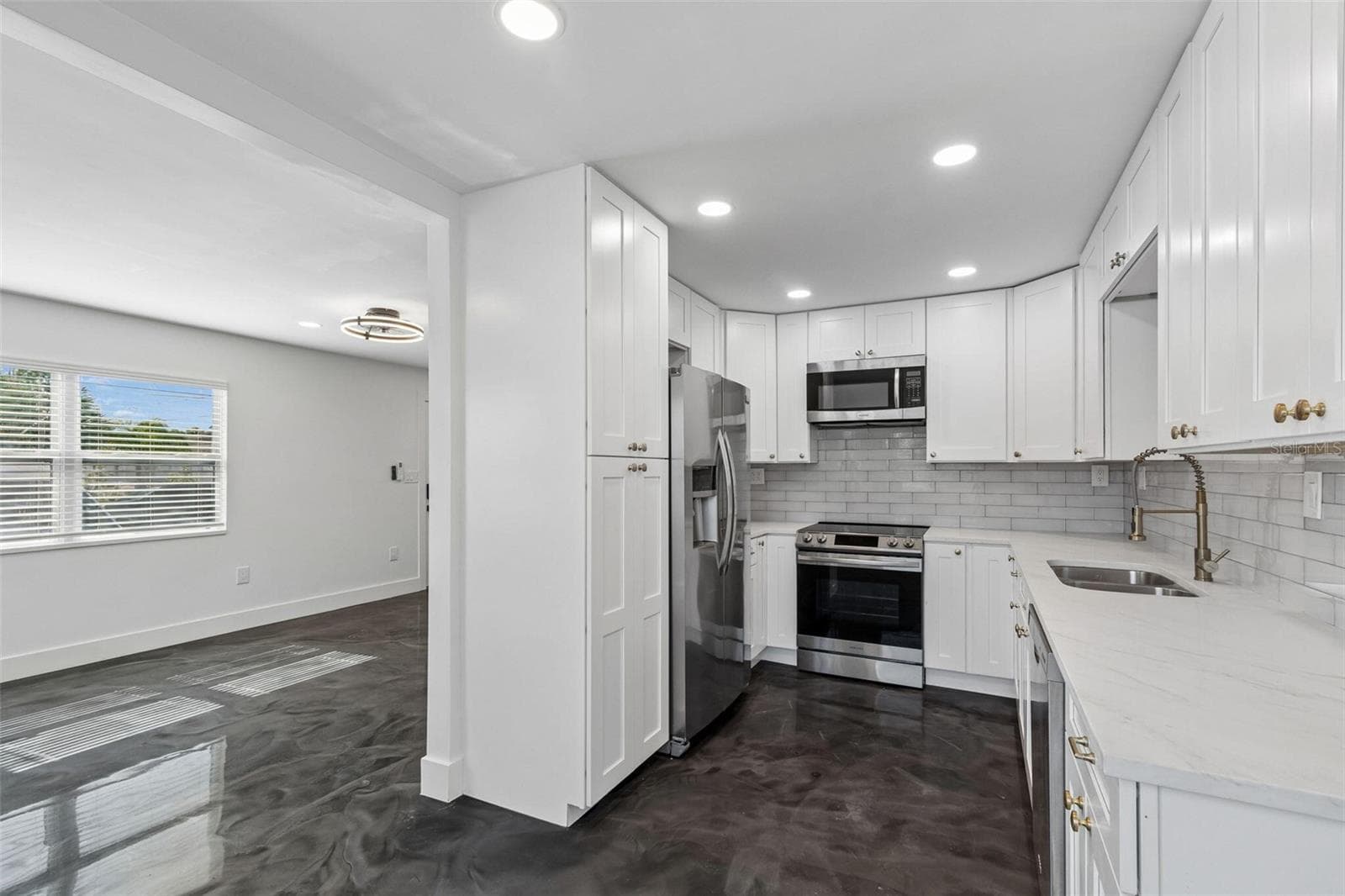 Single Family Residence at 4125 GROVE, ST PETERSBURG, photo 9 of 33