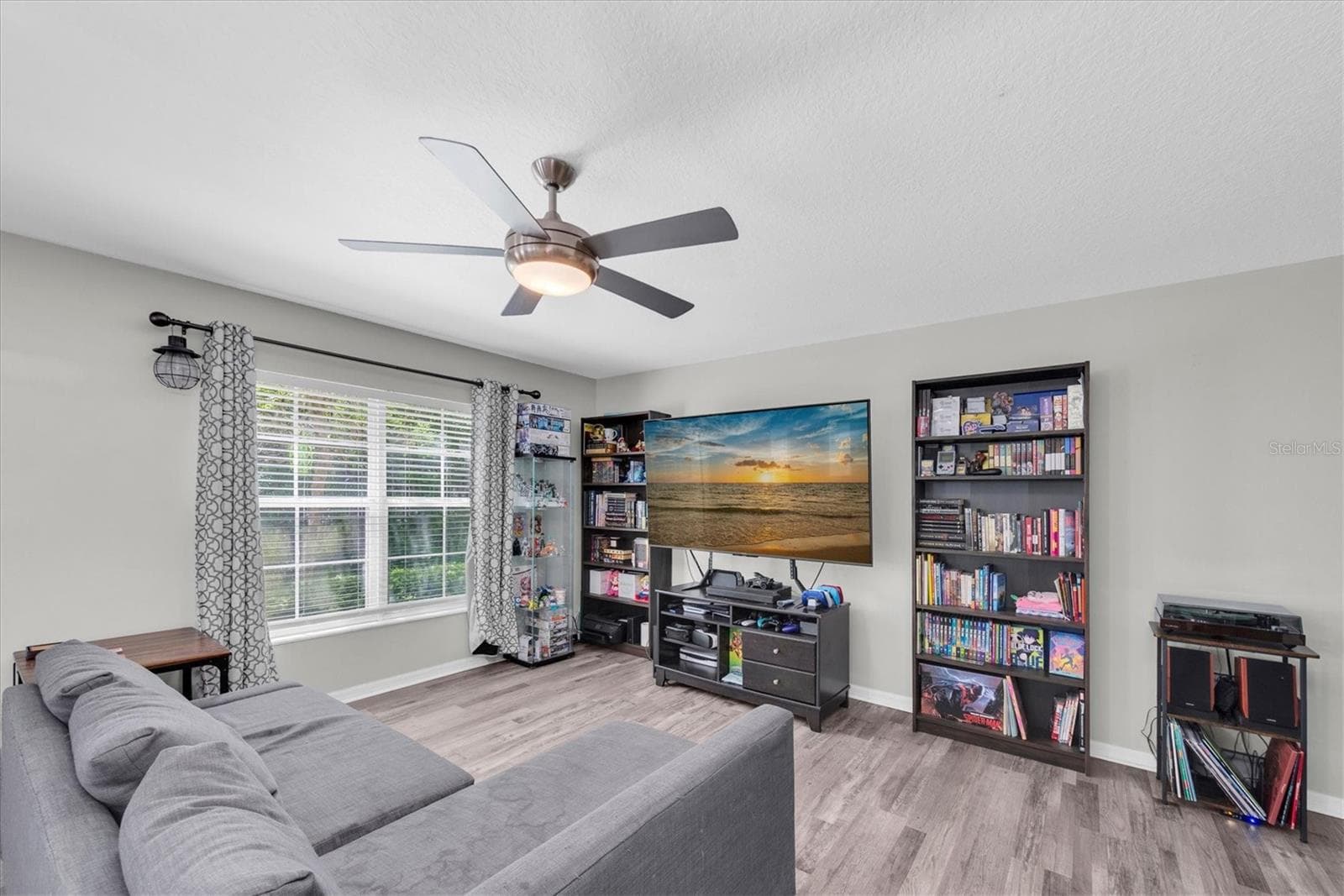 Townhouse at 9404 COOPERVILLE CT, TAMPA, photo 5 of 42