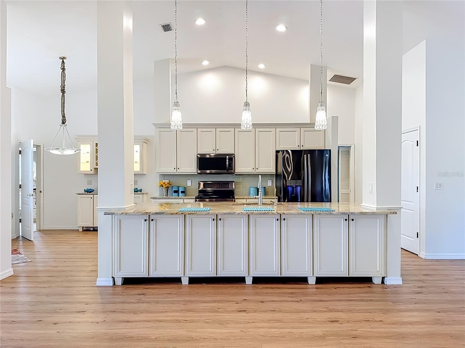Blackend stainless steel appliances. - 4415 HIGHLAND OAKS CIR, SARASOTA