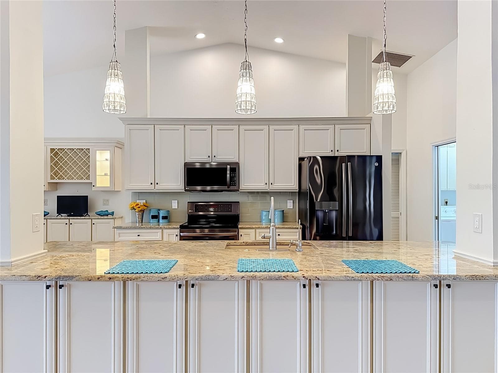 Glass pendant lighting over the peninsula gives you designer touchesand flair. - 4415 HIGHLAND OAKS CIR, SARASOTA