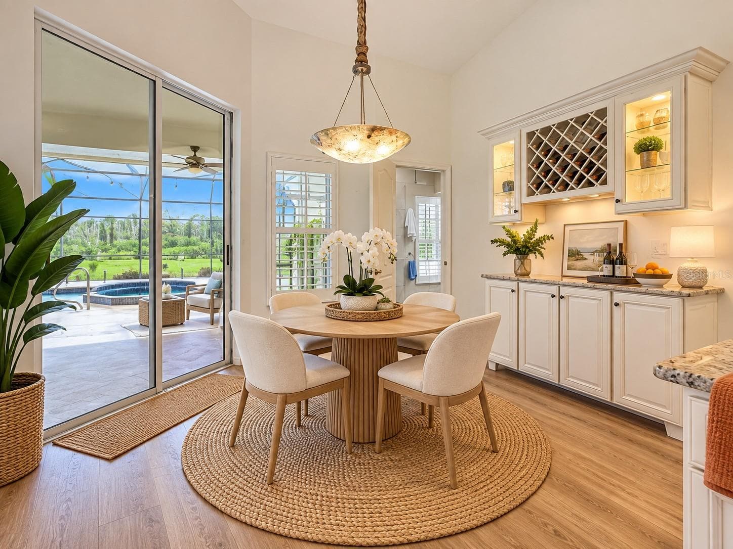 Breakfast nook perfect for quick meals , or enjoying your morning coffee. - 4415 HIGHLAND OAKS CIR, SARASOTA