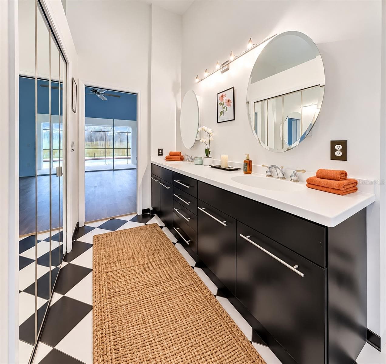 Large double vanity in primary bathroom. - 4415 HIGHLAND OAKS CIR, SARASOTA