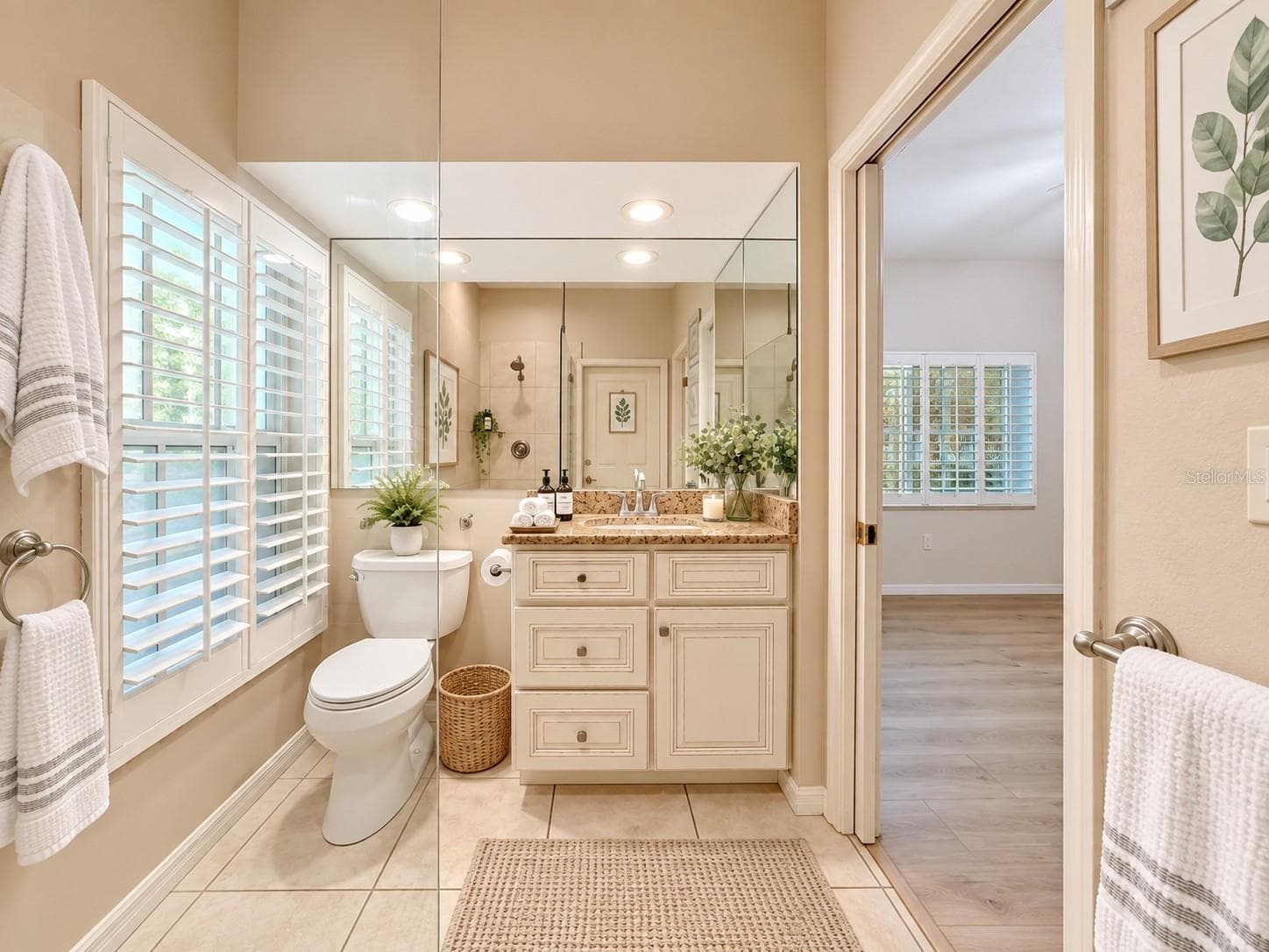 Bathroom # 2nd View adjacent to bedrooms - 4415 HIGHLAND OAKS CIR, SARASOTA