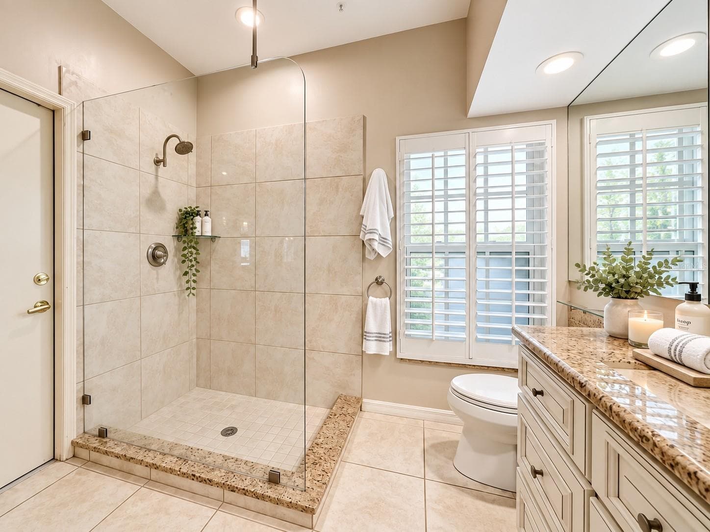 Bathroom #2 Access to outdoor pool area very convenient. - 4415 HIGHLAND OAKS CIR, SARASOTA