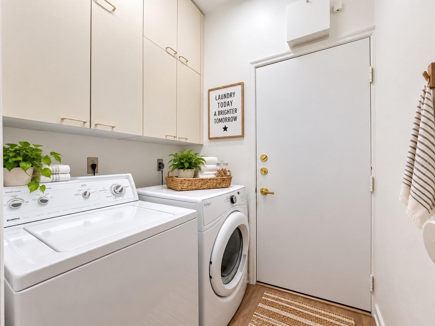 Laundry room with lots of storage space. - 4415 HIGHLAND OAKS CIR, SARASOTA