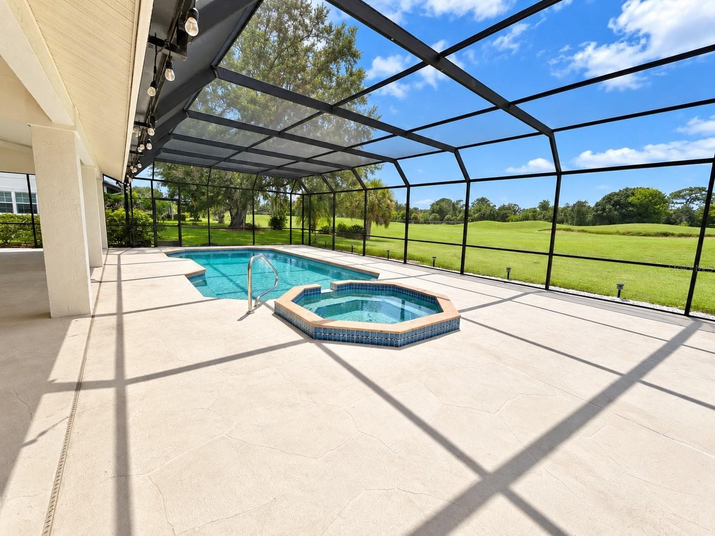Picture swimming in the privacy of your pool and views of the golf course . - 4415 HIGHLAND OAKS CIR, SARASOTA