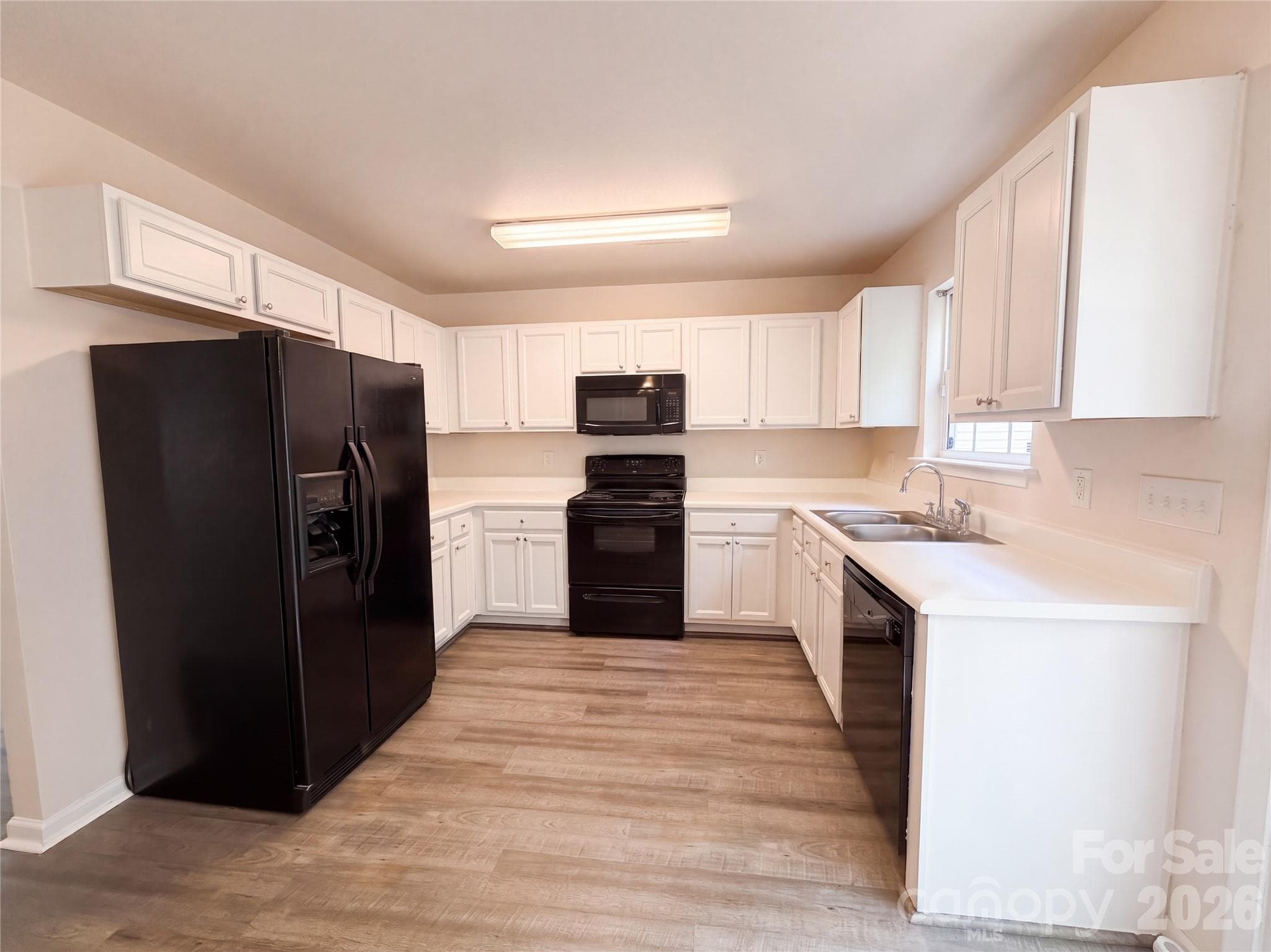 Single Family Residence at 1131 Jordans Pond Lane, Charlotte, photo 2 of 16
