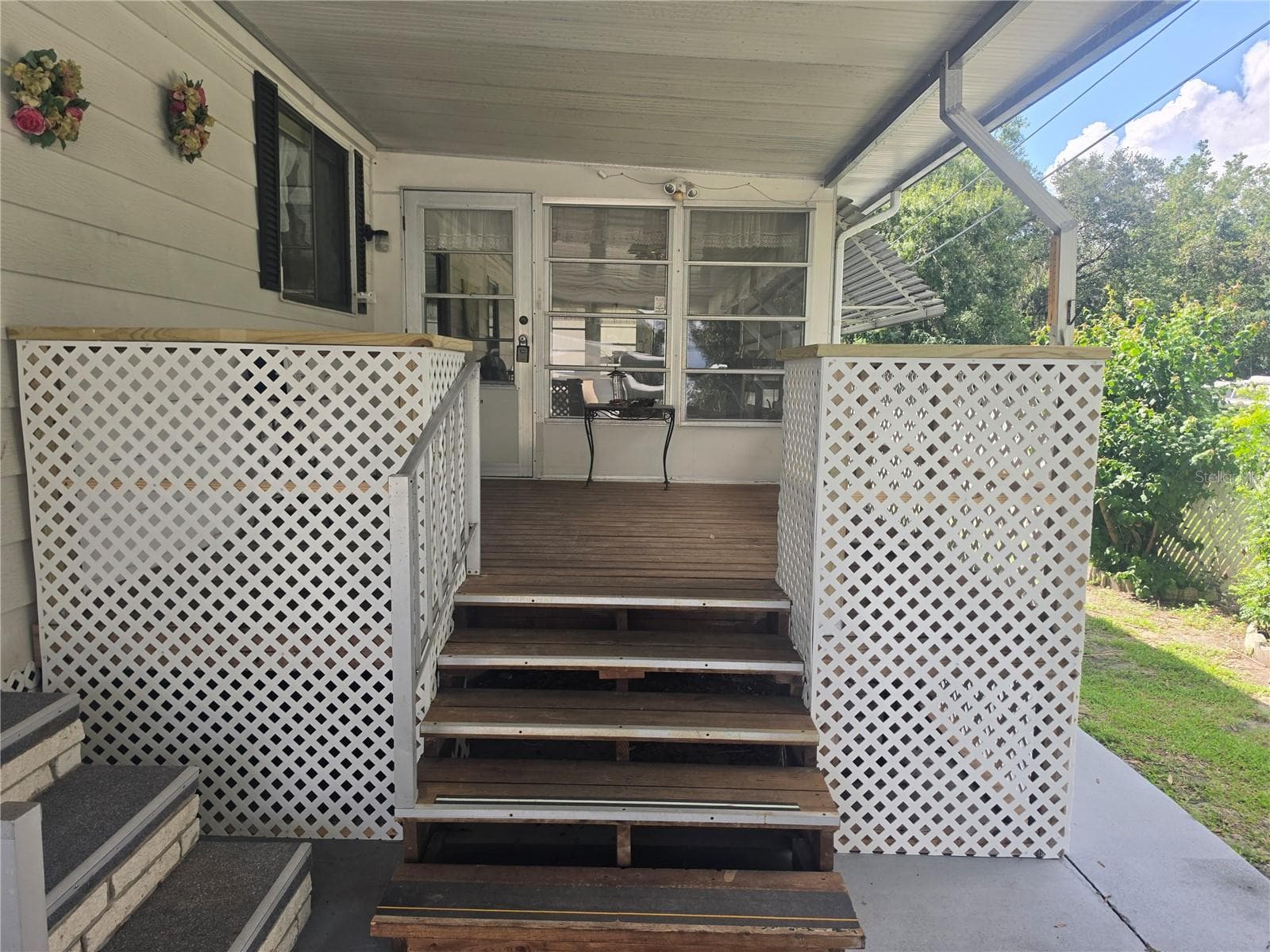 Covered font porch entrance - Welcome! - 3027 GALAXY LN, LAKELAND