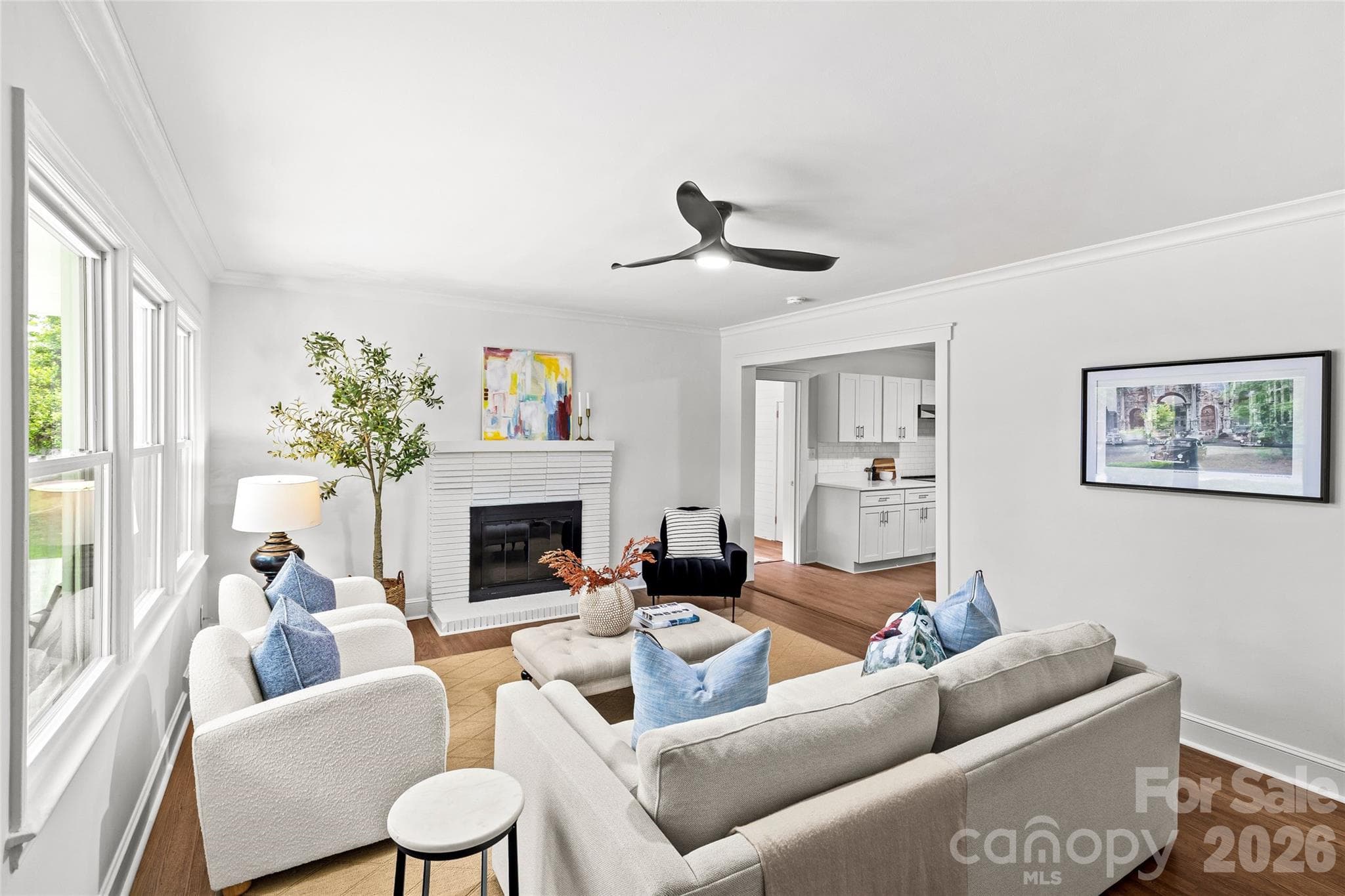 Single Family Residence at 1915 Birchcrest Drive, Charlotte, photo 3 of 20