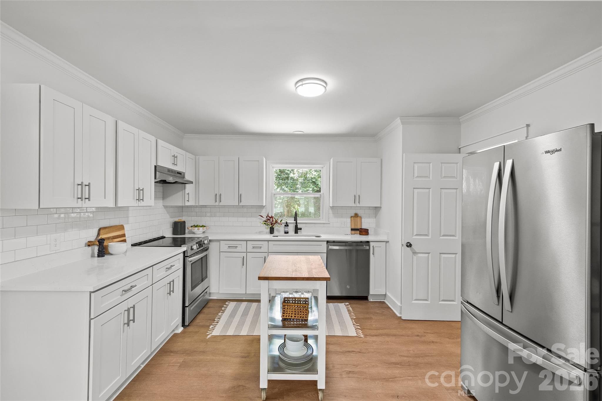 Single Family Residence at 1915 Birchcrest Drive, Charlotte, photo 5 of 20