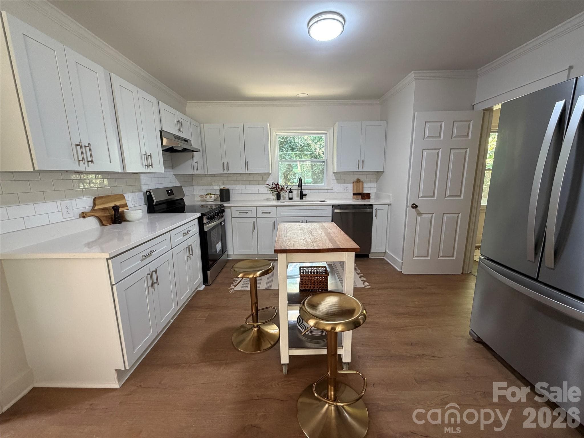 Single Family Residence at 1915 Birchcrest Drive, Charlotte, photo 6 of 20