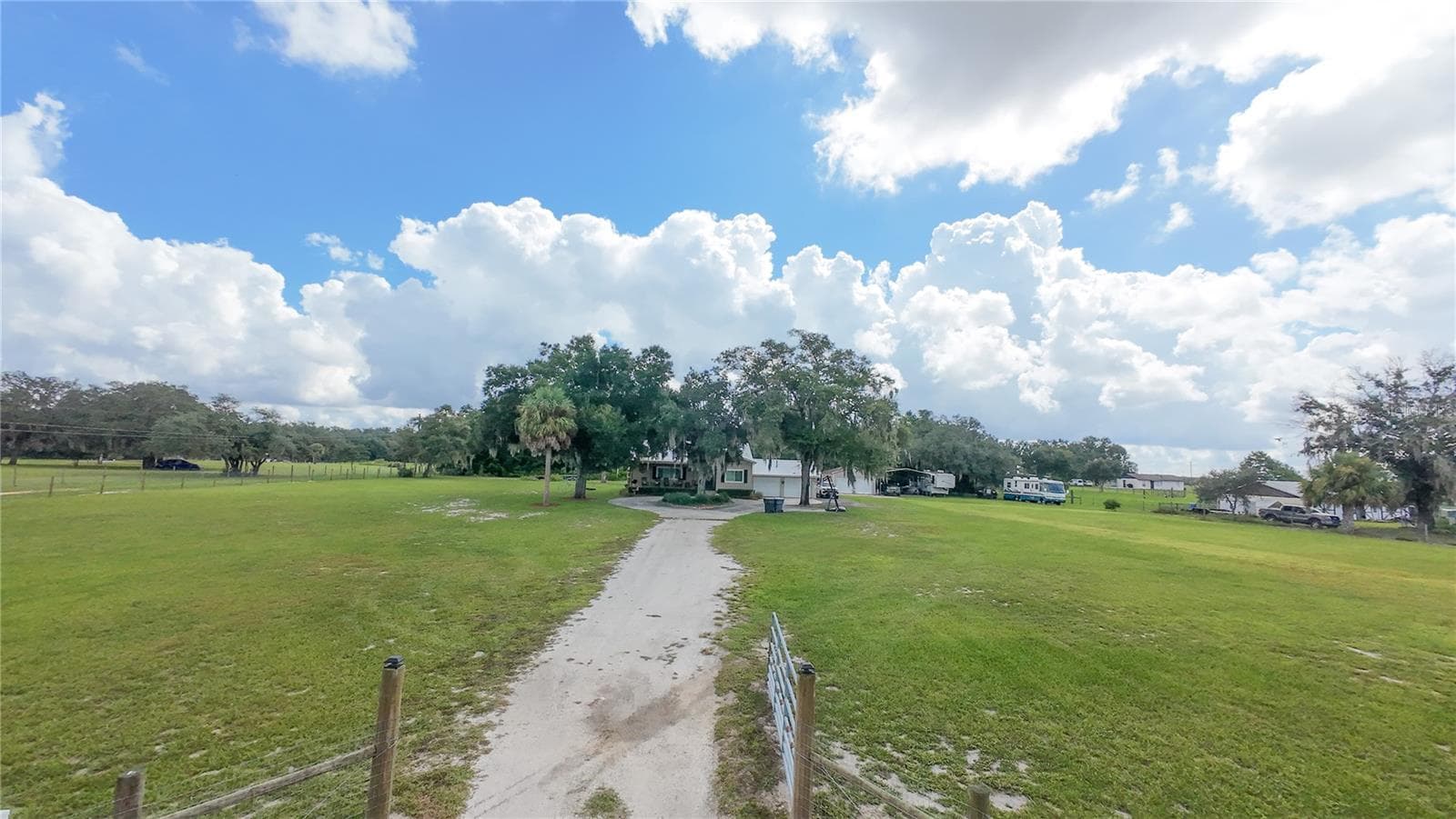 Single Family Residence at 2124 FOX RUN LN, LAKE WALES, photo 2 of 67