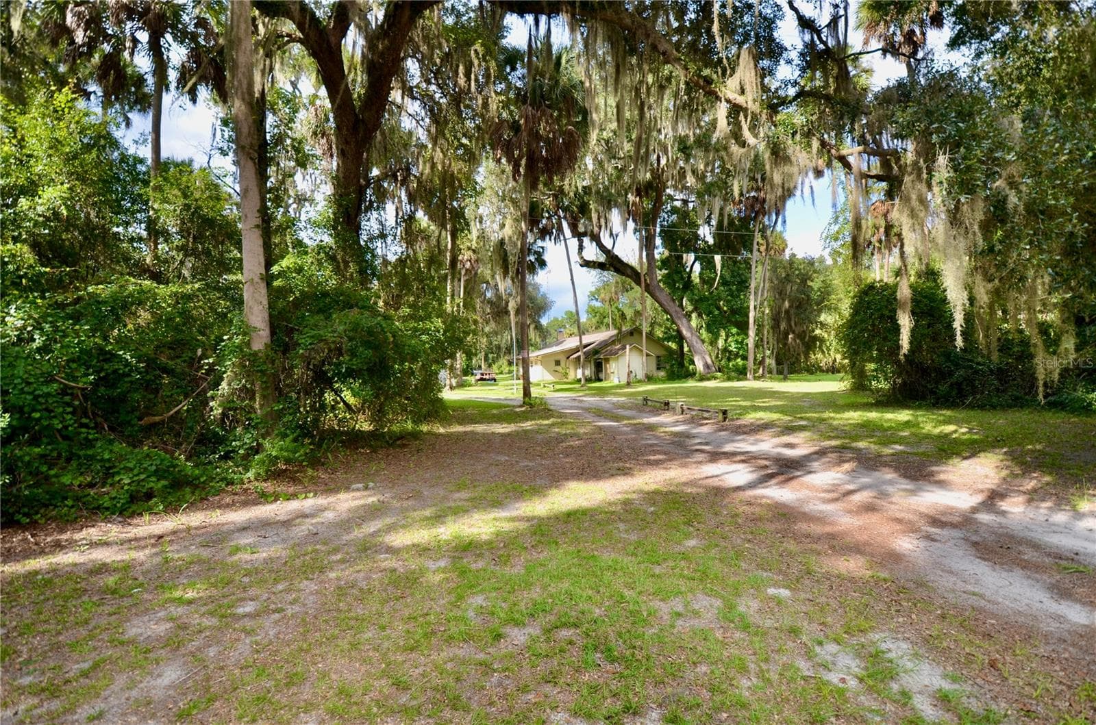 entrance to property - 14202 SE 173RD PL, HAWTHORNE