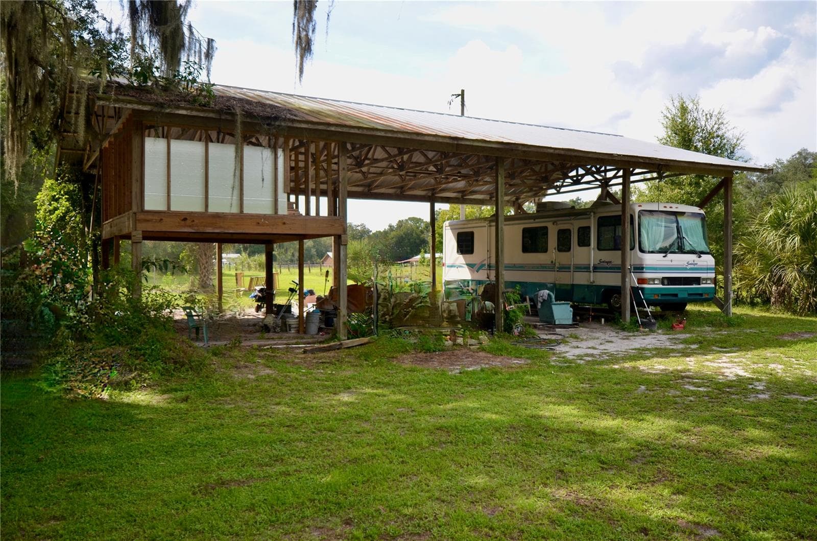 pole barn with motor home storage and electricity - 14202 SE 173RD PL, HAWTHORNE