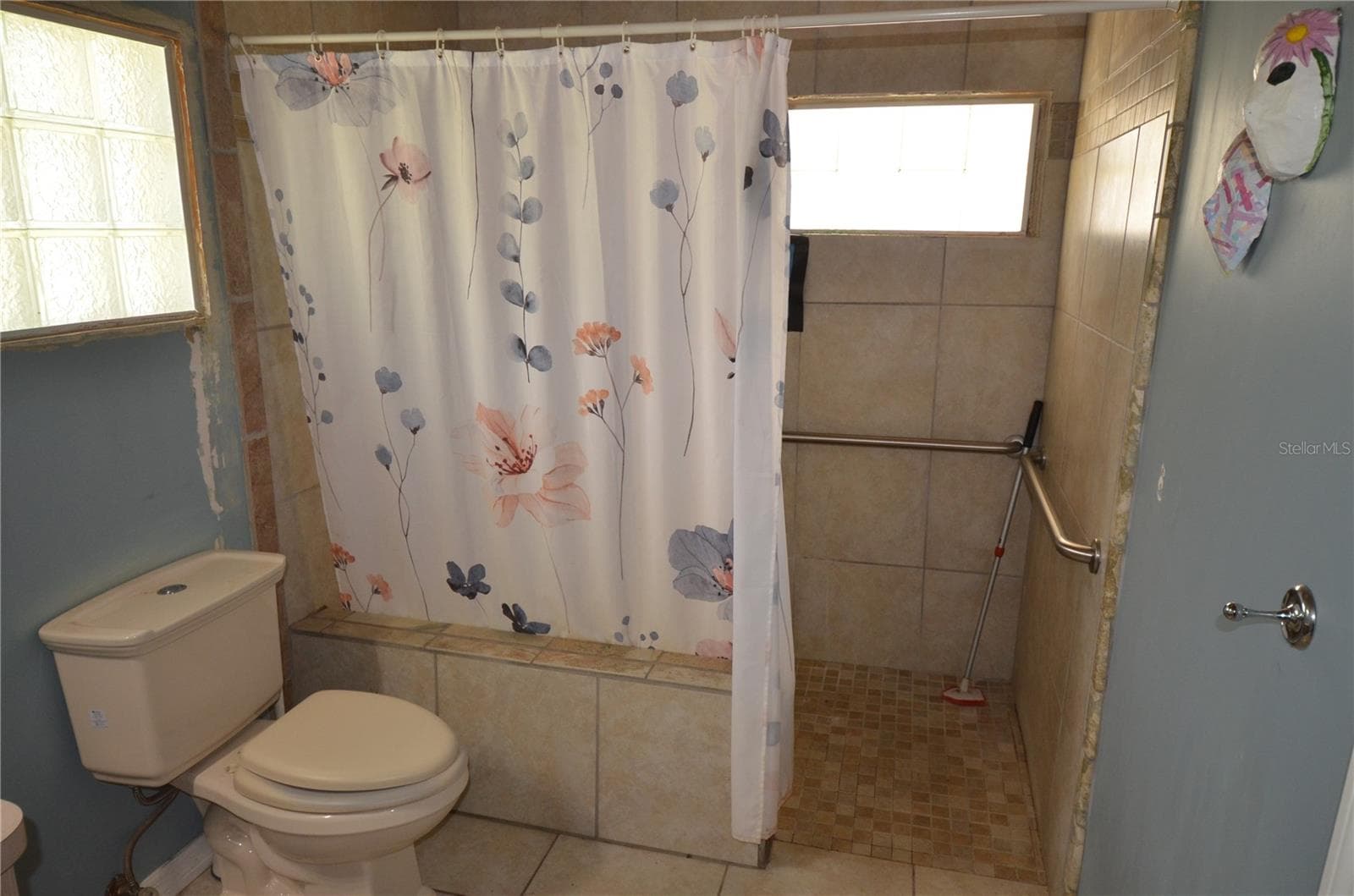 in-law suite bath - 14202 SE 173RD PL, HAWTHORNE