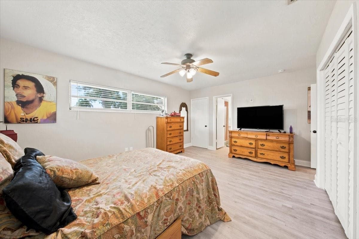 Single Family Residence at 3002 W MARLIN AVE, TAMPA, photo 4 of 45
