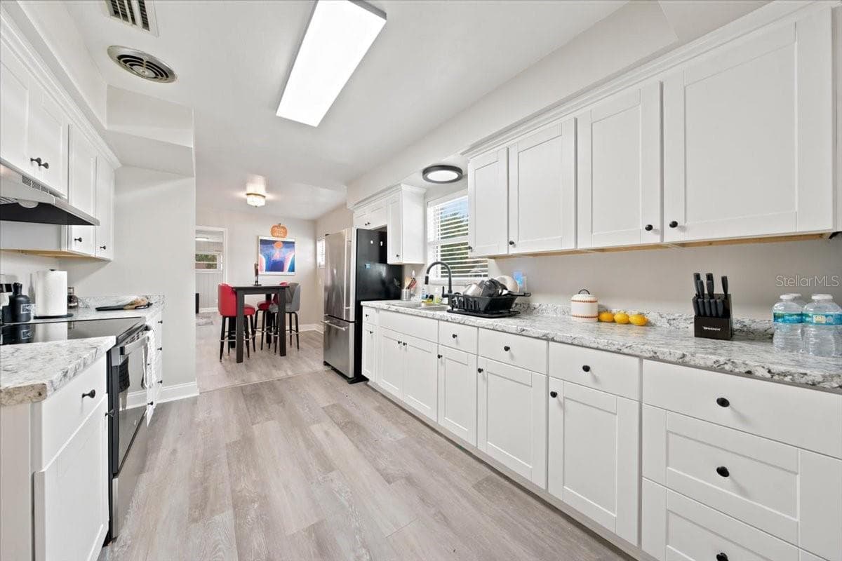 Single Family Residence at 3002 W MARLIN AVE, TAMPA, photo 10 of 45