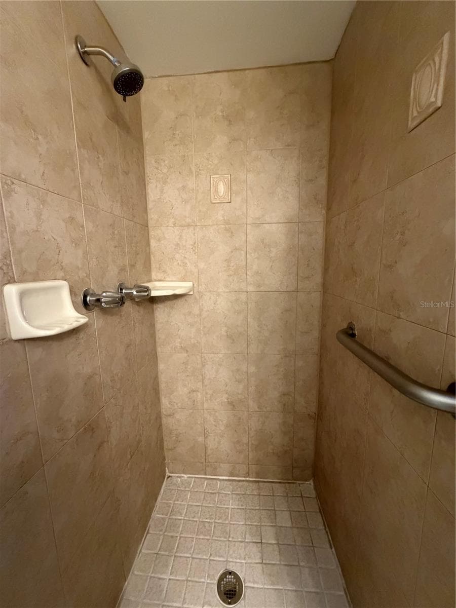 Primary stand up shower - 500 BIRCH CT, ALTAMONTE SPRINGS