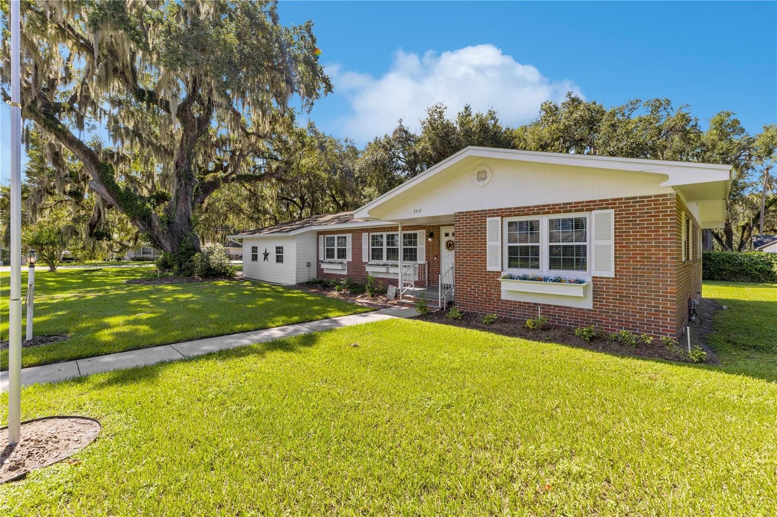 Single Family Residence at 1412 LAKEVIEW AVE, KISSIMMEE, photo 2 of 34