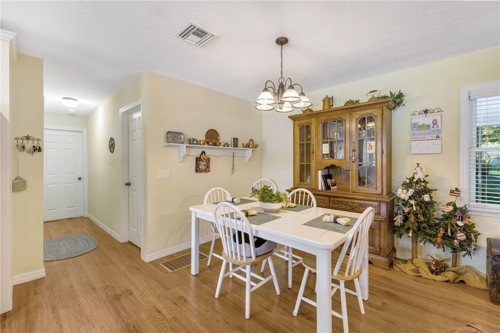 Single Family Residence at 1412 LAKEVIEW AVE, KISSIMMEE, photo 4 of 34