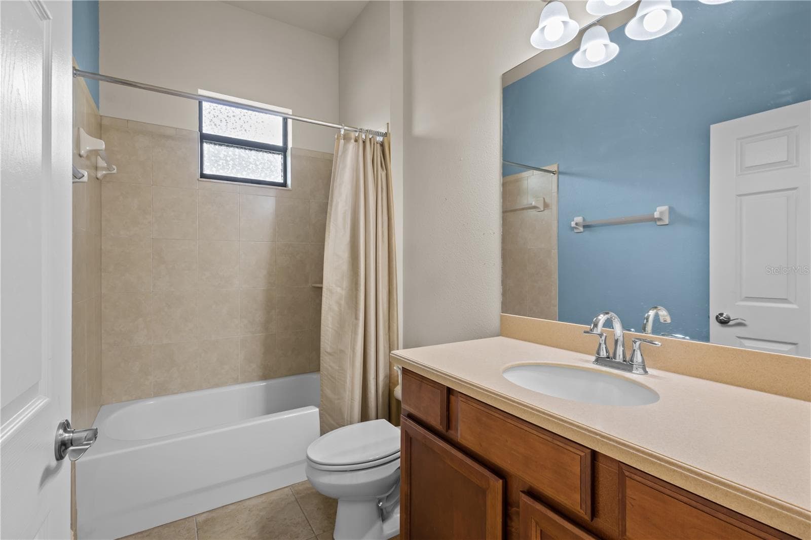 Bathroom 2 between bedroom 2 and bedroom 3 - 14834 MAN O WAR DR, ODESSA