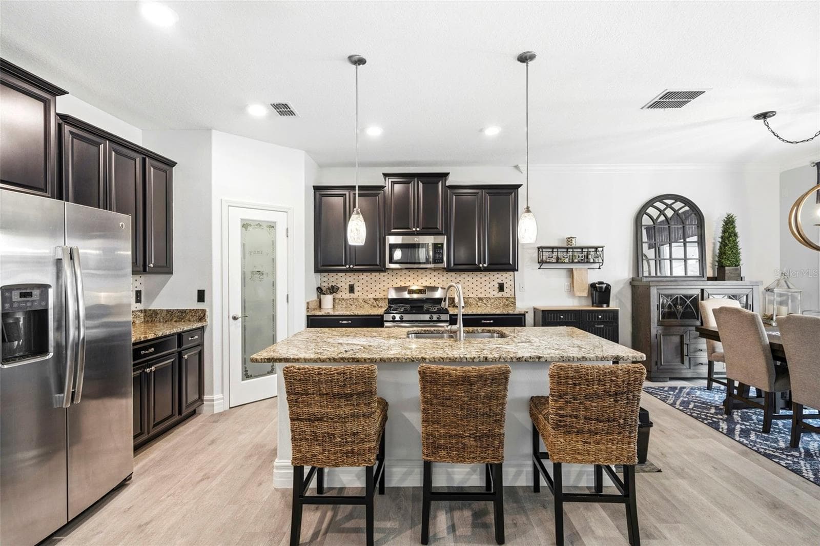 Kitchen - Countertop Dining - 917 TERRA VISTA ST, BRANDON