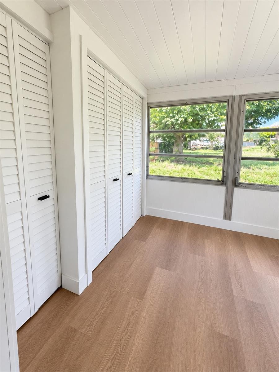 Single Family Residence at 517 HAMPTON AVE NE, ST PETERSBURG, photo 12 of 33