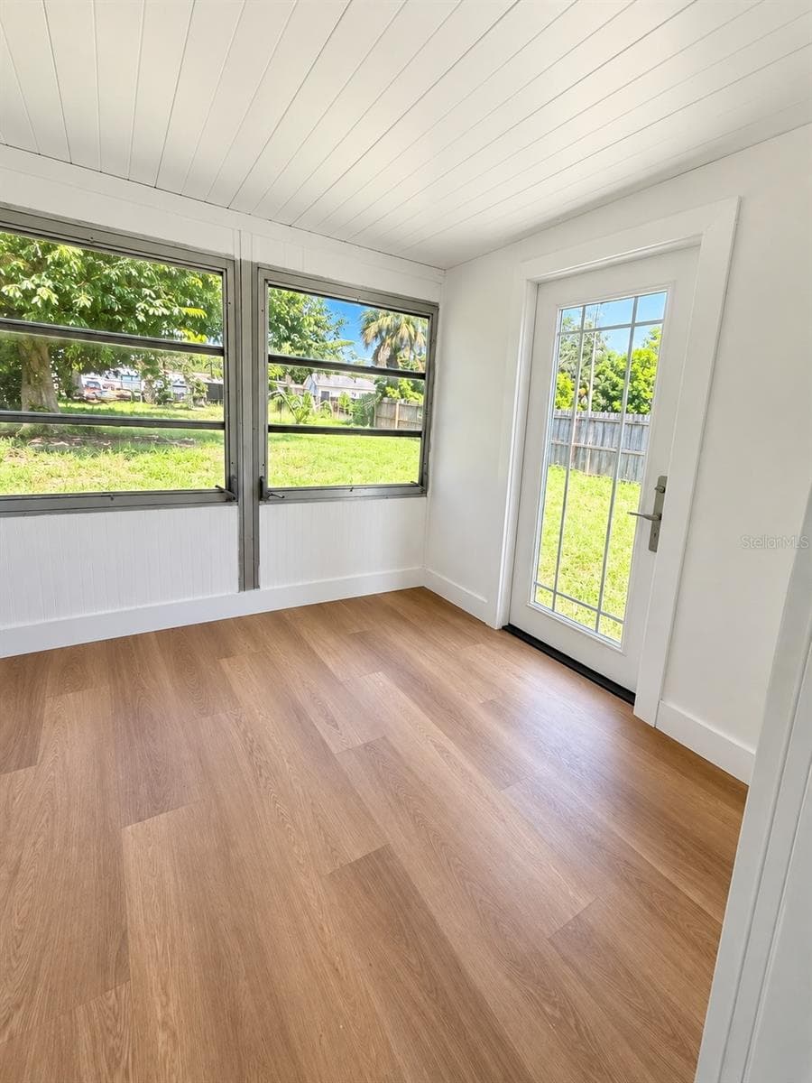 Single Family Residence at 517 HAMPTON AVE NE, ST PETERSBURG, photo 18 of 33