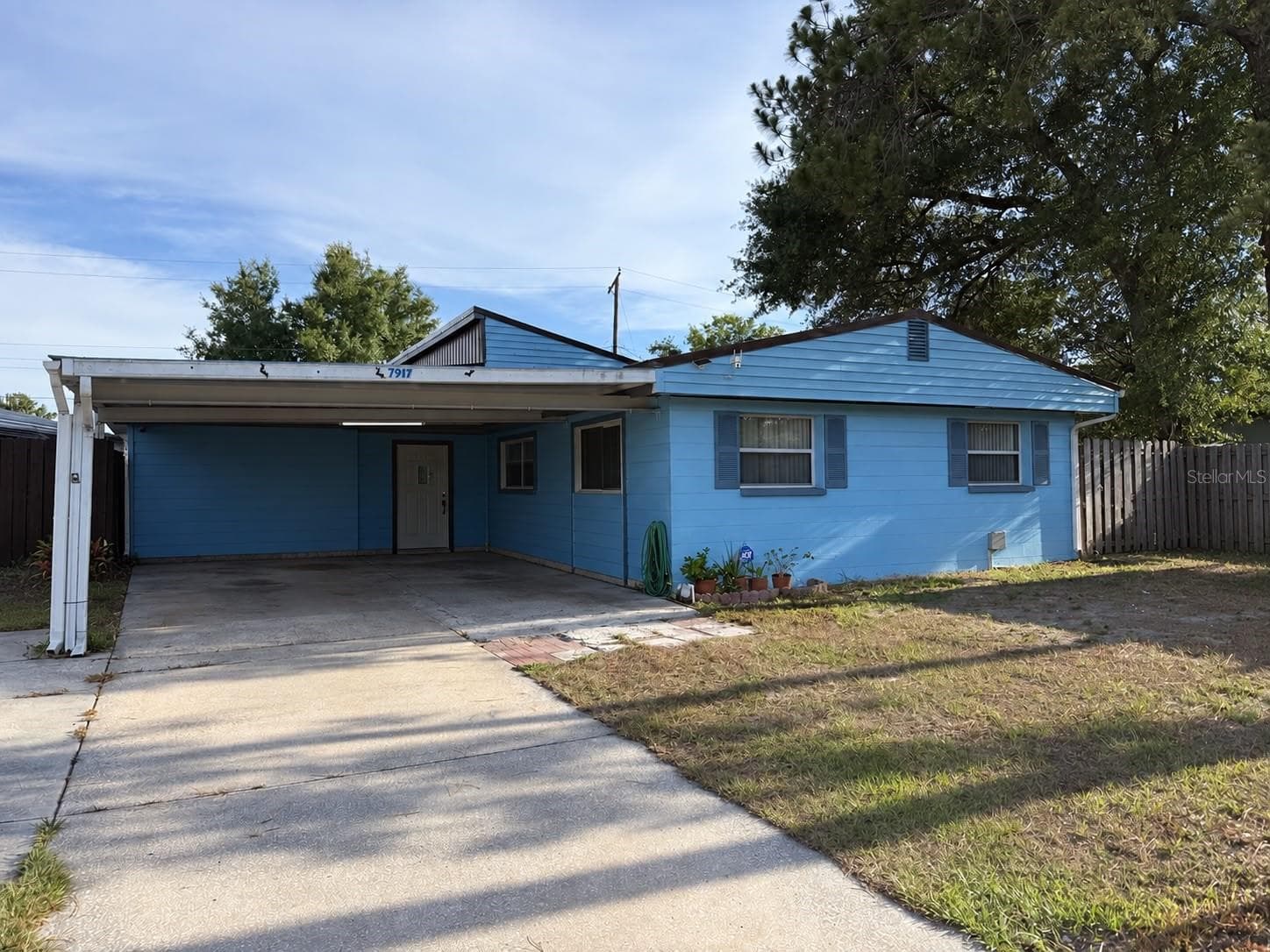 Single Family Residence at 7917 RIDEOUT RD, TAMPA, photo 2 of 22