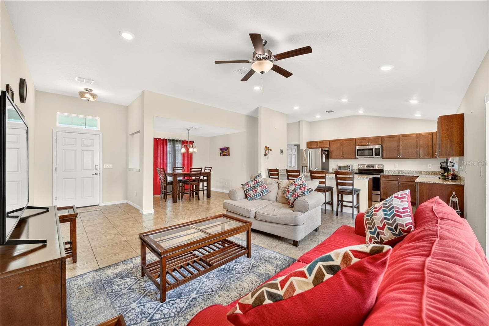 Open Concept - Perfect for Entertaining - 15211 SW 65TH TERRACE RD, OCALA