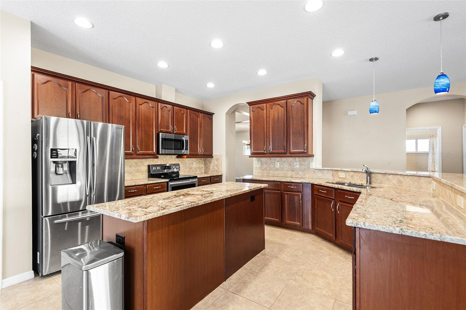 Single Family Residence at 443 YORK DALE DR, RUSKIN, photo 14 of 33