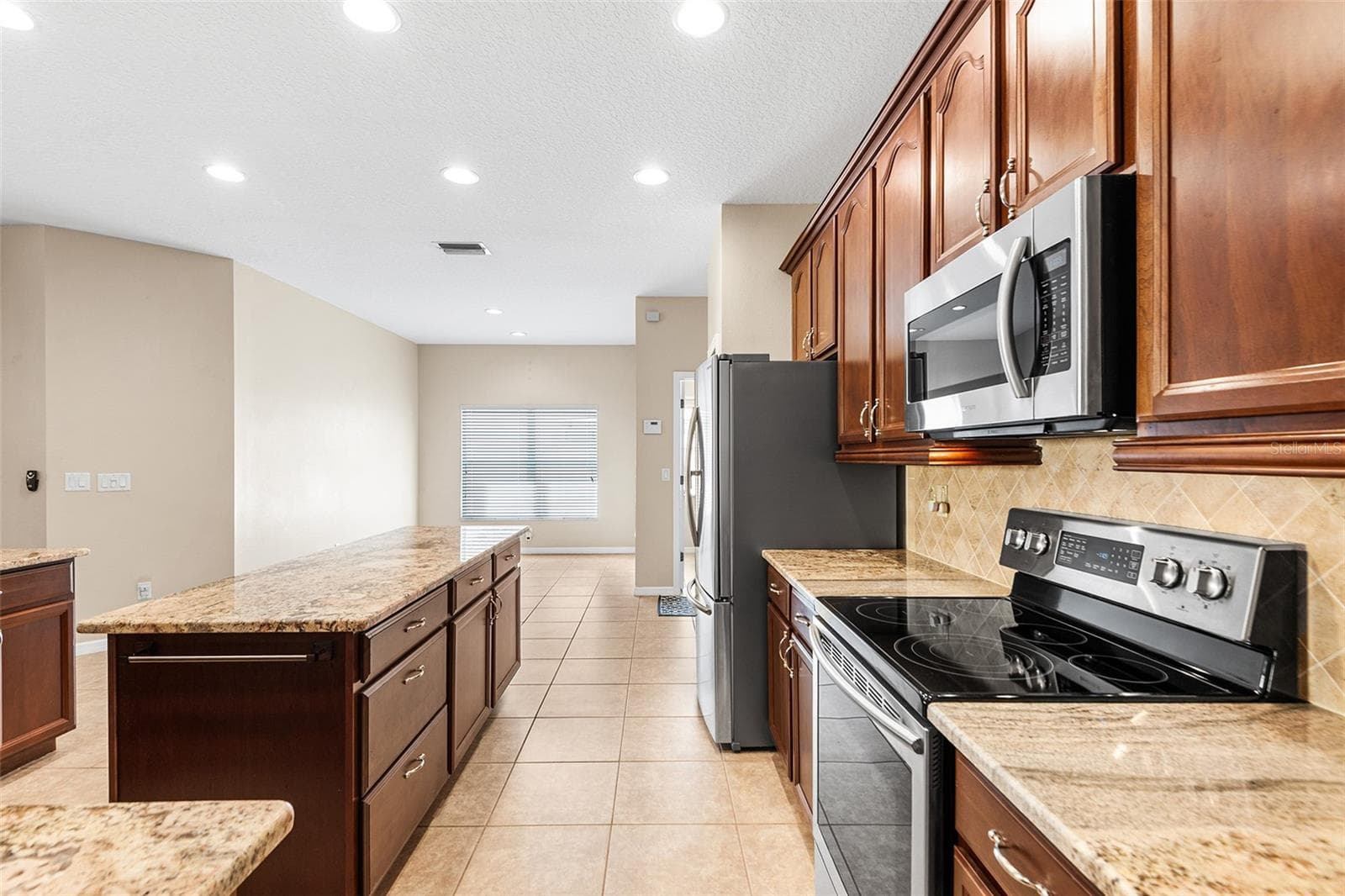 Single Family Residence at 443 YORK DALE DR, RUSKIN, photo 15 of 33