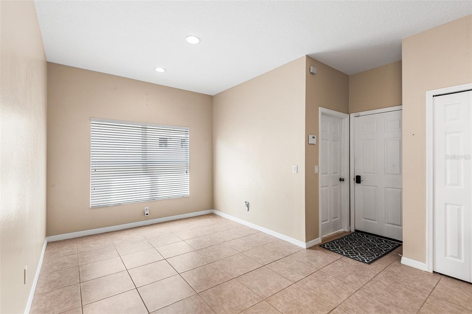 Single Family Residence at 443 YORK DALE DR, RUSKIN, photo 17 of 33
