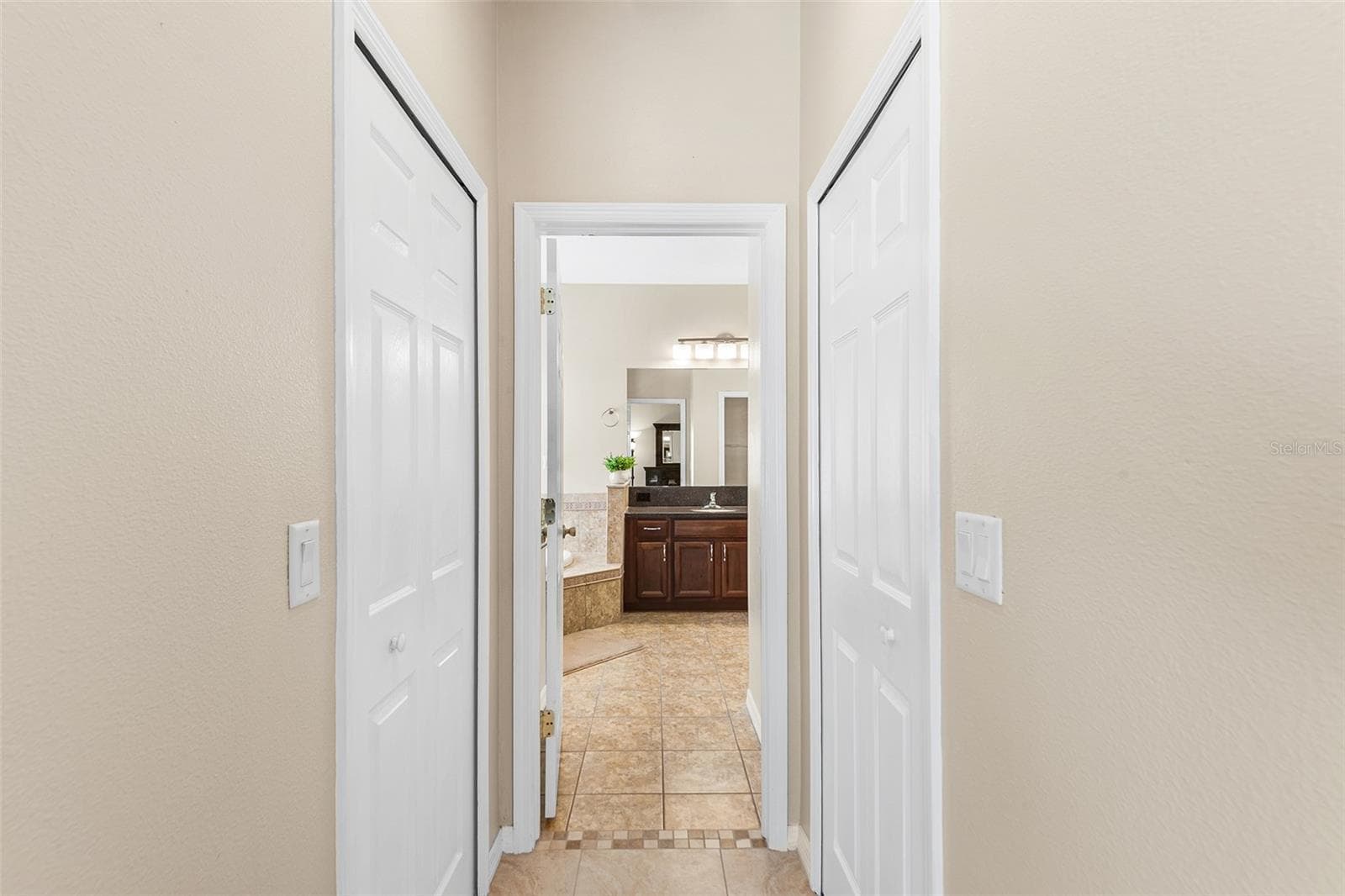 Single Family Residence at 443 YORK DALE DR, RUSKIN, photo 21 of 33