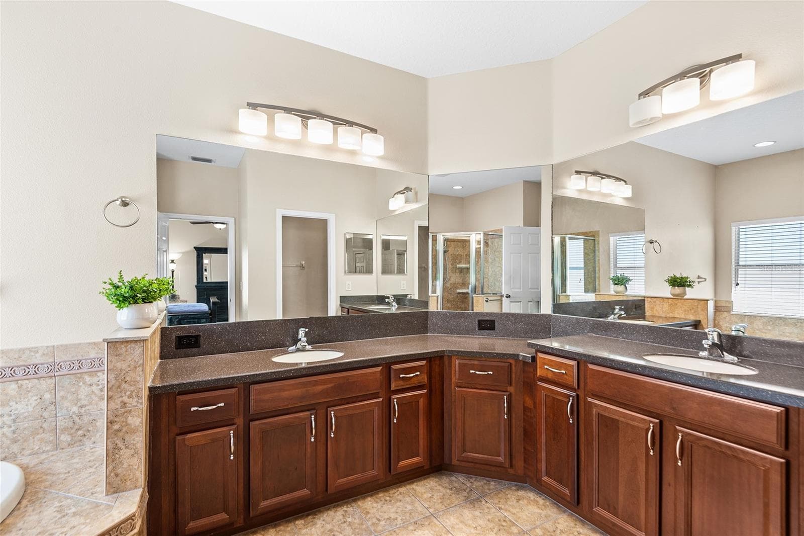 Single Family Residence at 443 YORK DALE DR, RUSKIN, photo 23 of 33