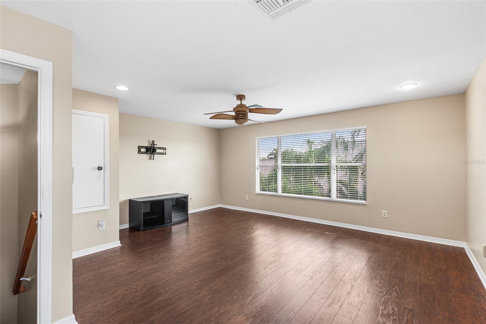 Upstairs Loft - 443 YORK DALE DR, RUSKIN