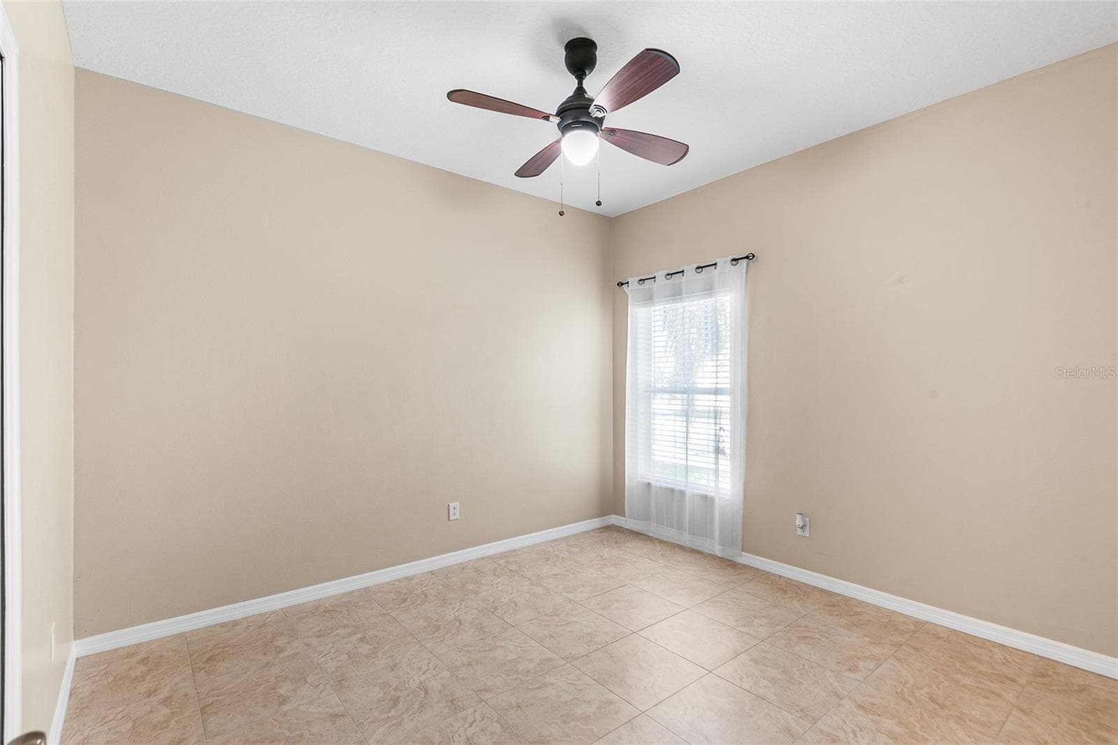 Single Family Residence at 443 YORK DALE DR, RUSKIN, photo 26 of 33