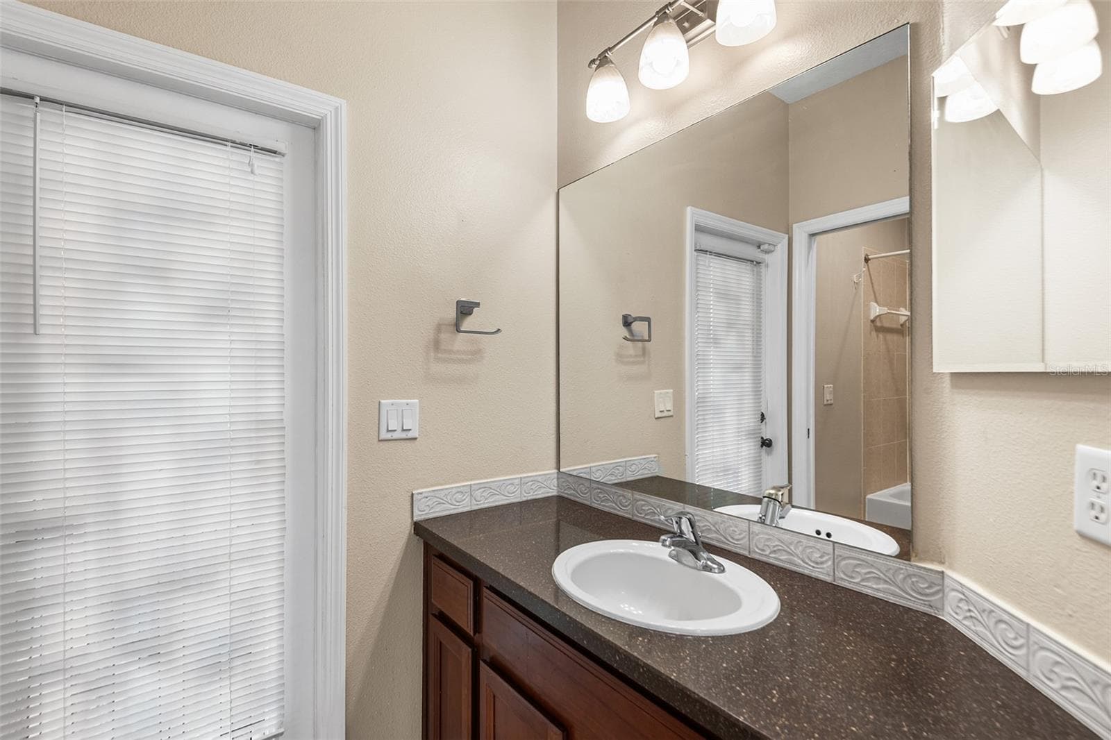 Single Family Residence at 443 YORK DALE DR, RUSKIN, photo 29 of 33