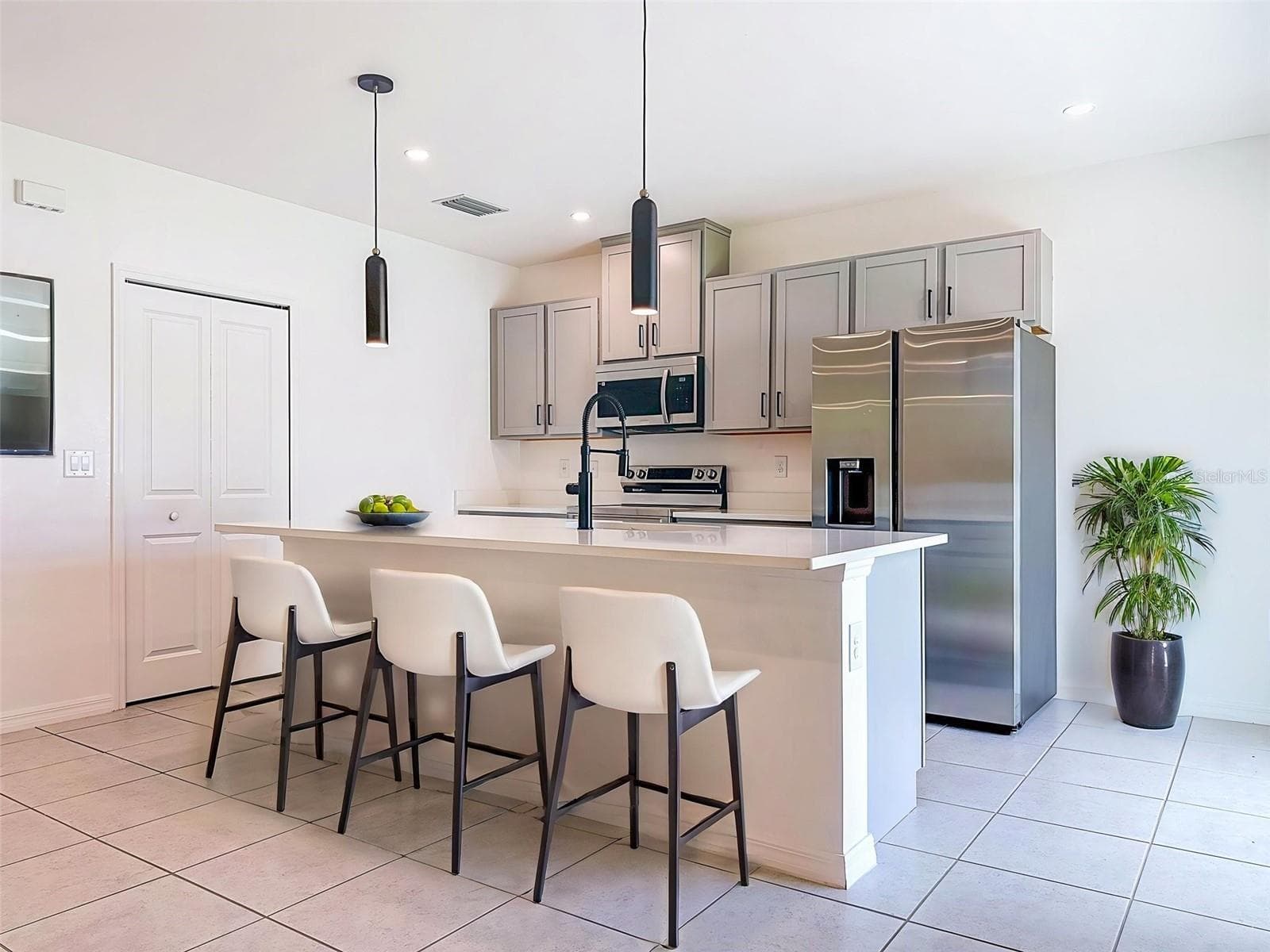 Single Family Residence at 805 WHISPERING PINES RD, CAPE CORAL, photo 15 of 74