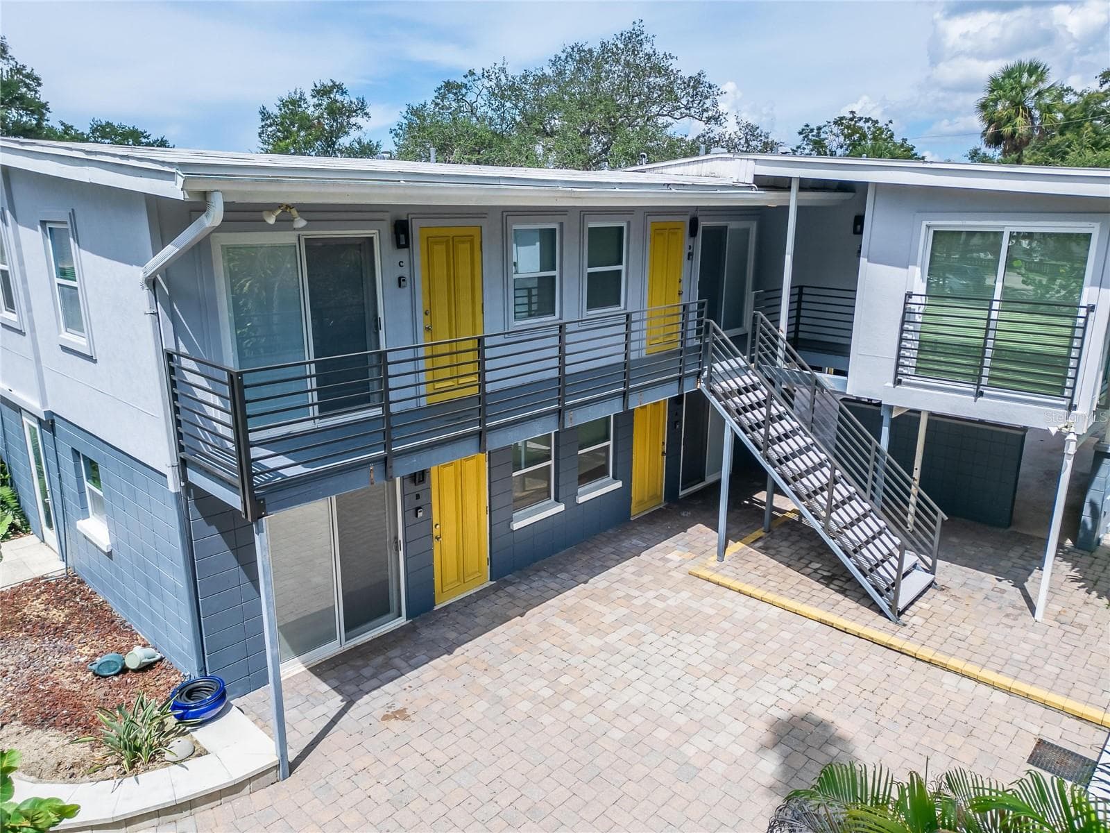 Shared courtyard with brick pavers - 1236 13TH ST, SARASOTA